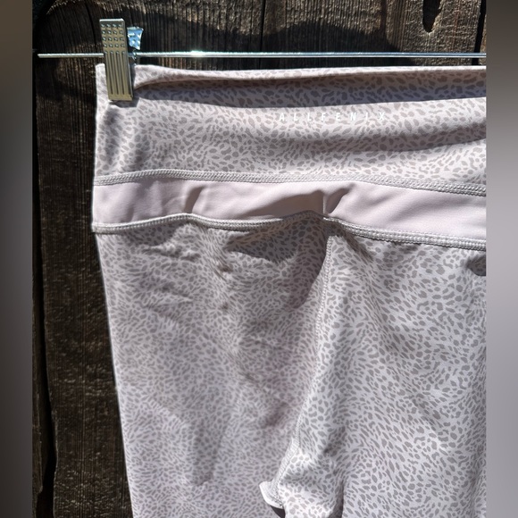 NWT All Fenix Anthropologie Colorblock Cheetah 7/8 Legging in Gray & Pink - Picture 7 of 8